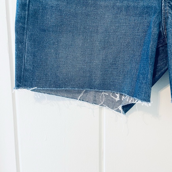 NWT Old Navy High Waist Cut Off Jean Shorts / Size 6 - Picture 4 of 6